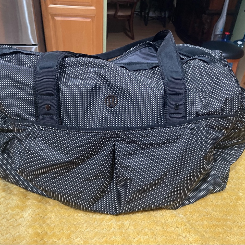Lululemon Black Polka dot Large Tote Gym Bag Duffle Nylon